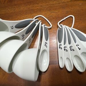 Rubbermaid White Measuring Cups and Spoons Set